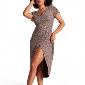 Abercrombie & Fitch Burgundy pattern ditzy floral v-neck short sleeve midi dress